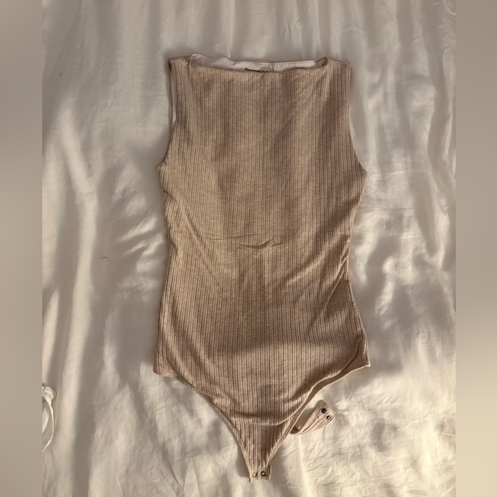 Abercrombie Sleeveless Ribbed High Neck Bodysuit in Beige, Size M
